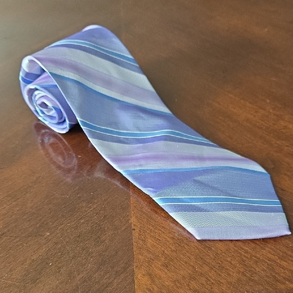 (J28) Elegant Striped Blue and Purple Men's Tie